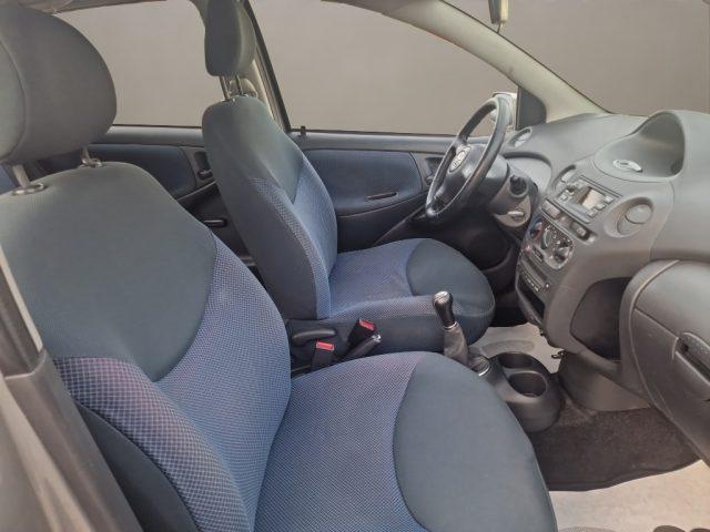 TOYOTA Yaris 1.0i 16V cat 5 porte Sol
