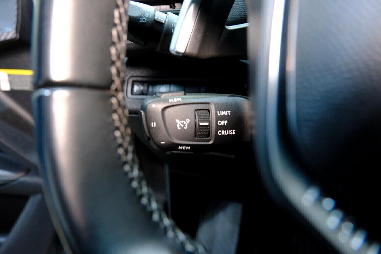 Peugeot 3008 1.5 Blue HDi 130 cv ALLURE EAT8 Cockpit