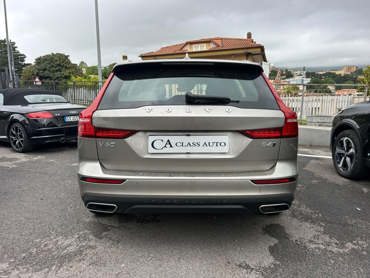 Volvo V60 Cross Country B4 (d) AWD automatico Plus
