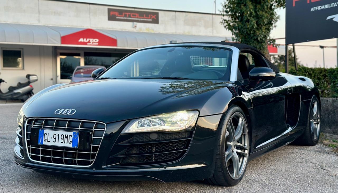 AUDI R8 Spyder 5.2 V10 FSI quattro R tronic 2011