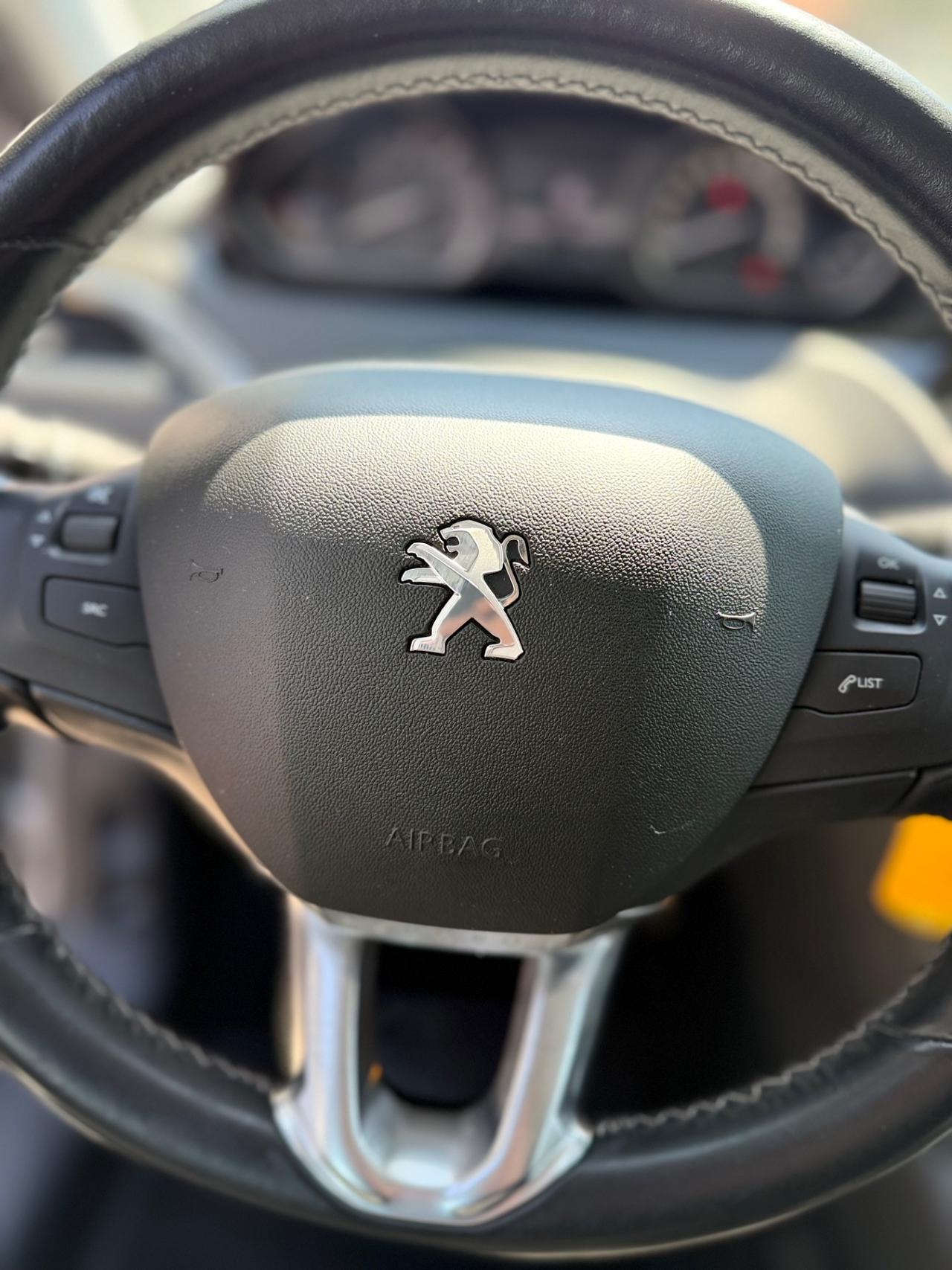 Peugeot 208 BlueHDi 100 5 porte Allure