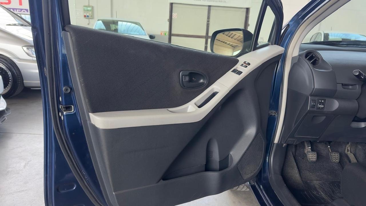 Toyota Yaris 1.0 5 porte Sol