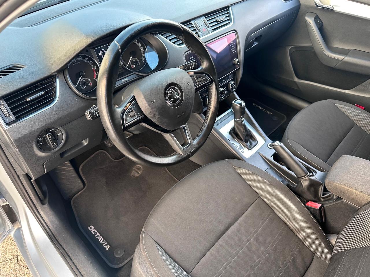 Skoda Octavia 1.6 TDI CR 115 CV DSG Executive*EURO6*NAVI