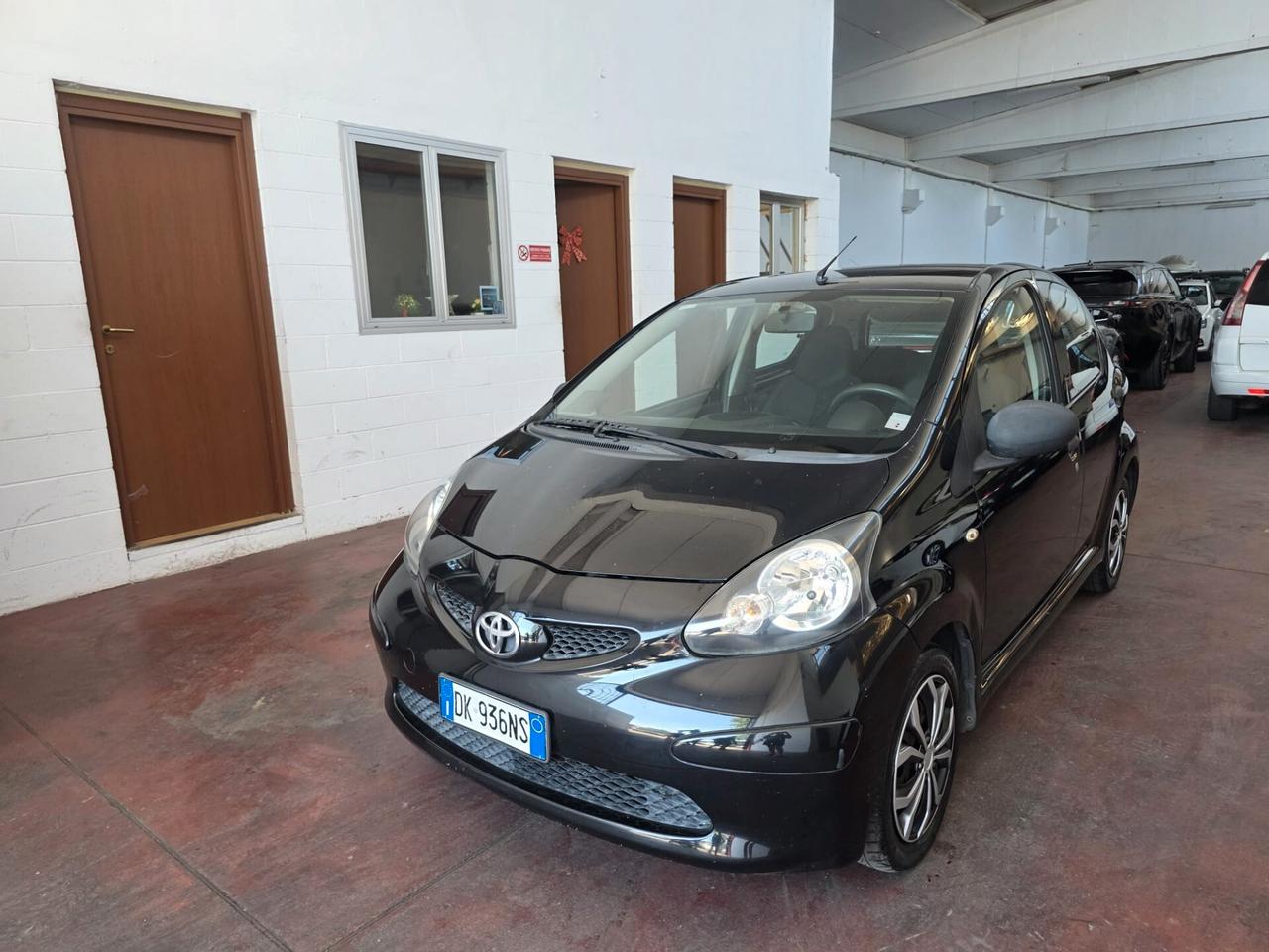 Toyota Aygo 1.0 12V VVT-i 5 porte Sol neopat