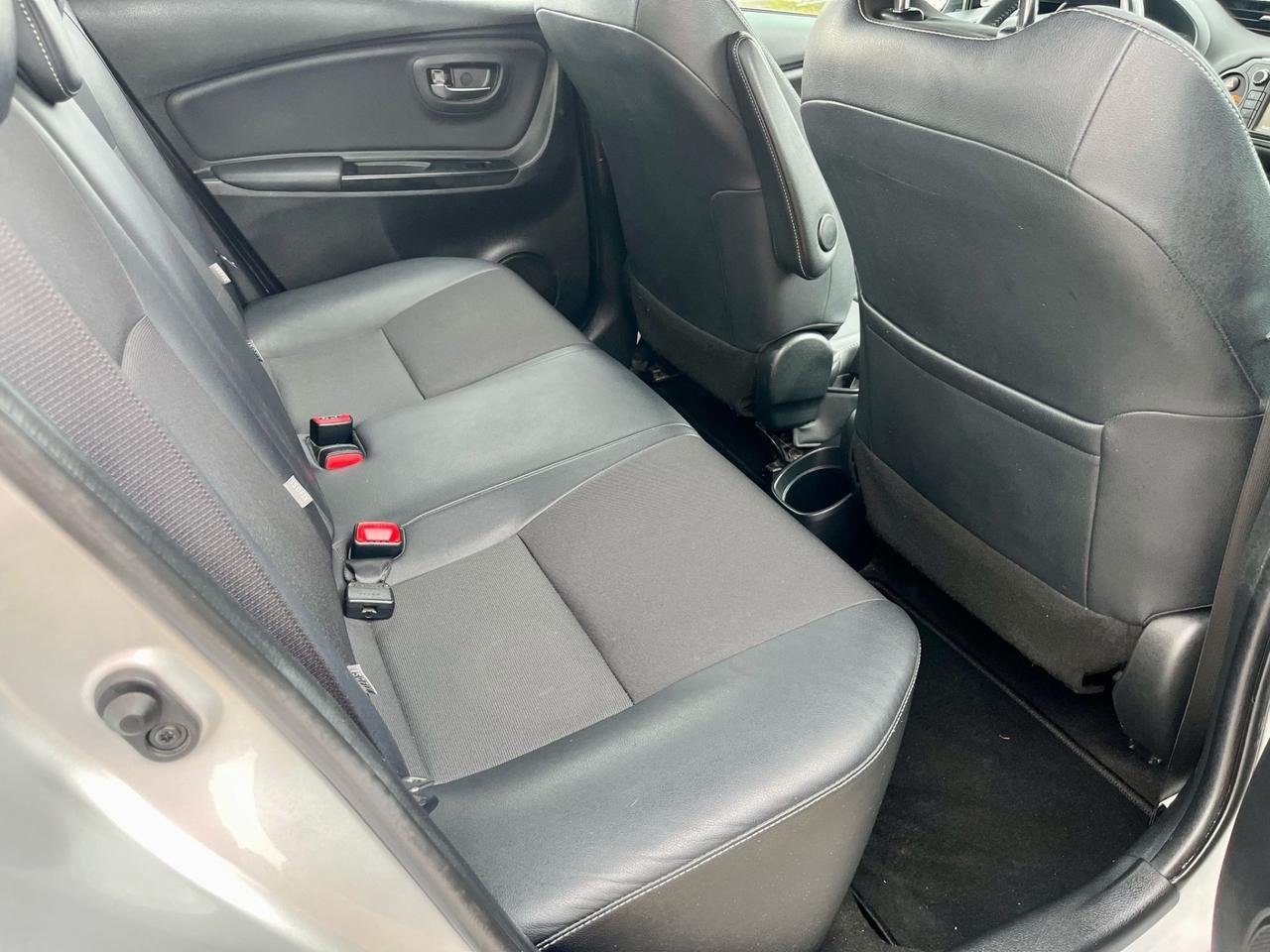 Toyota Yaris 1.3benz 2015 90.000km perfetta per neopatentati