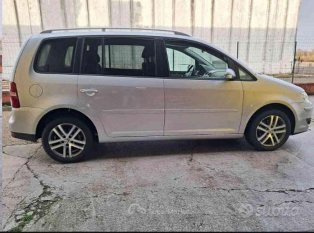VOLKSWAGEN Touran 2.0 16V TDI Highline 7 porte