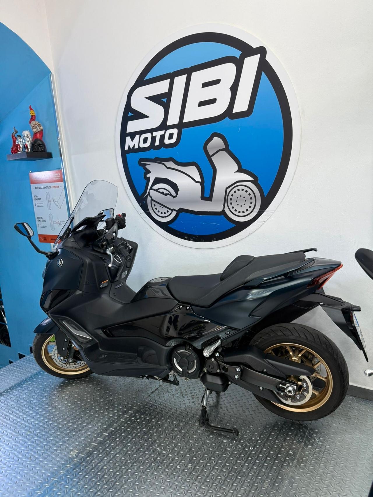 YAMAHA T-MAX 560