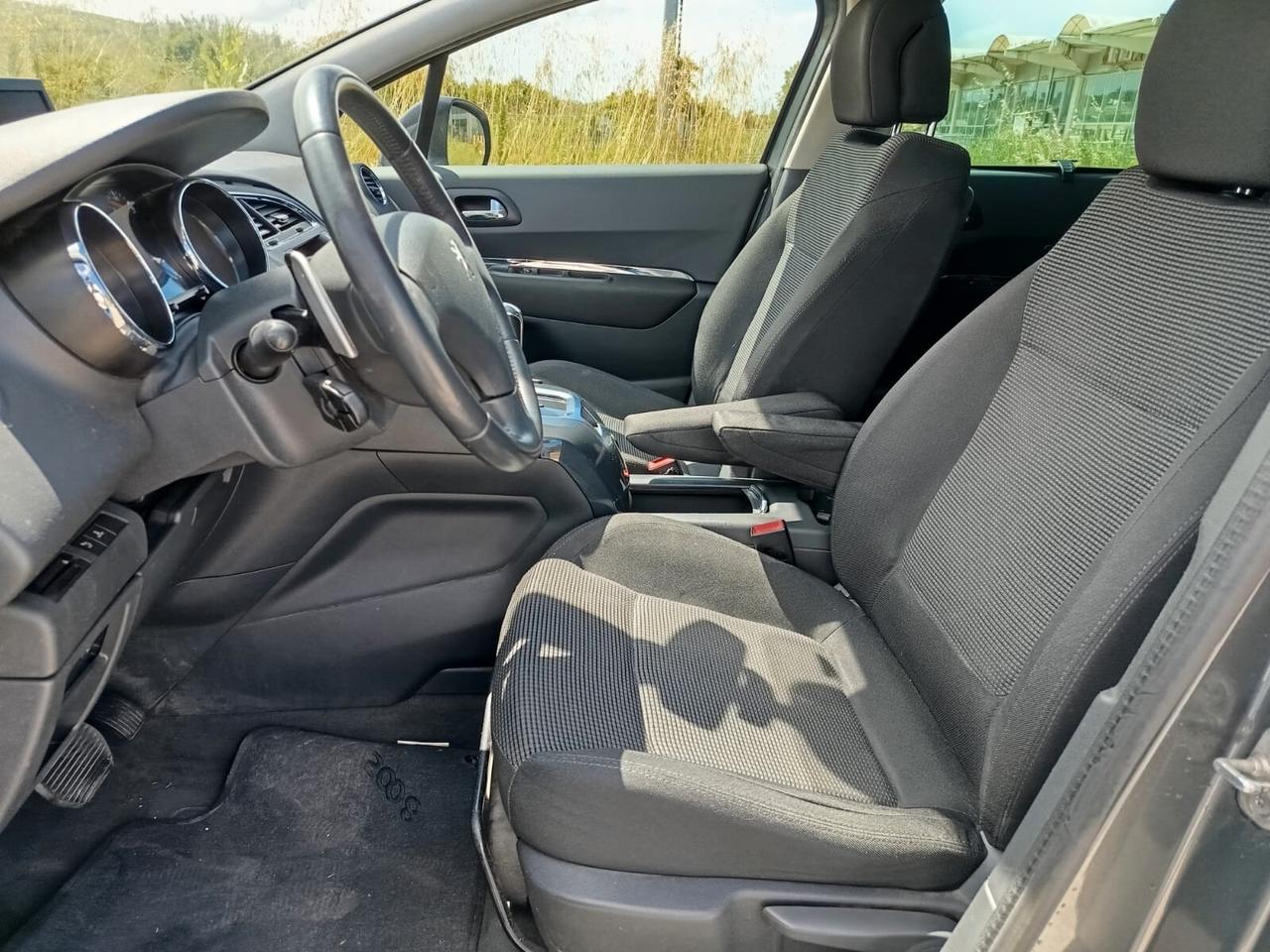 Peugeot 5008 1.6 HDi 110CV cambio robotizzato Féline