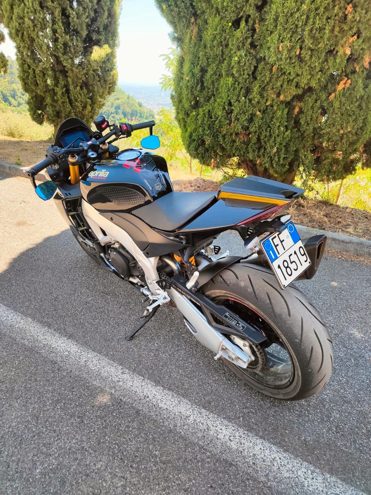 Aprilia Tuono V4 1100 factory