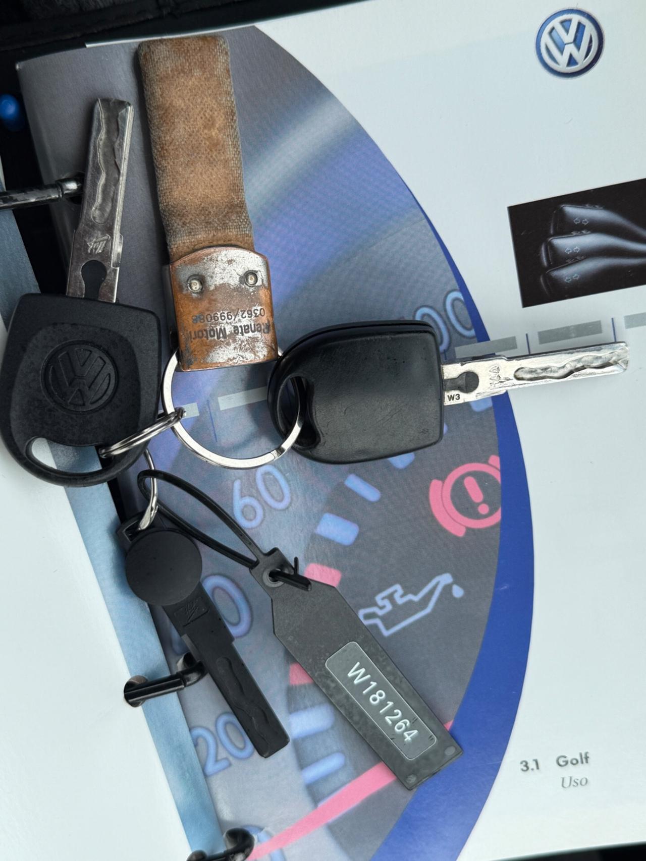 VW GOLF 1.6 BENZINA EURO4 UNI PROP NEOPATENTATI