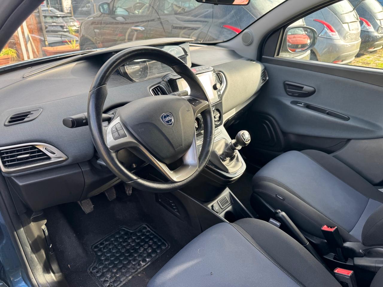 Lancia Ypsilon 1.0 FireFly 5 porte S&S Hybrid Ecochic Gold