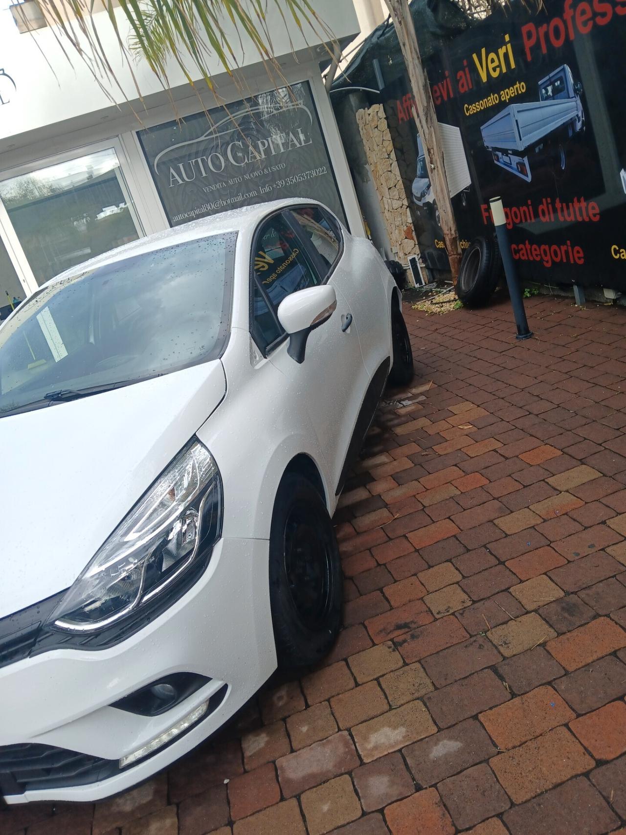 Renault Clio dCi 8V 90 CV EDC 5 porte Moschino Intens