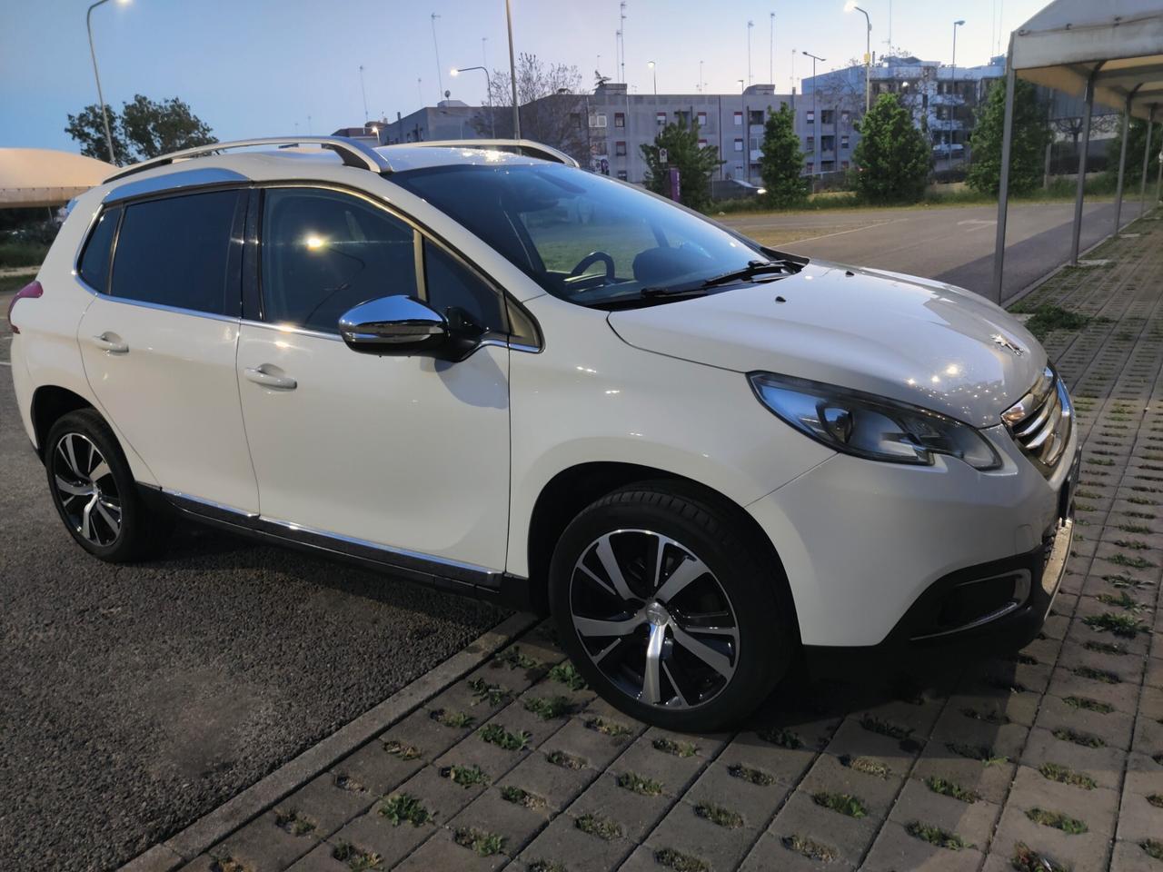 Peugeot 2008 1.6 e-HDi 115 CV Stop&Start Allure