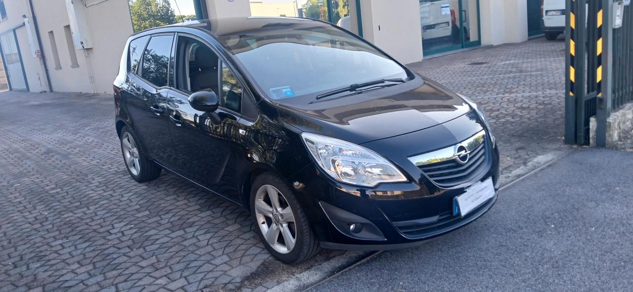 Pochi km Opel Meriva benzina neopatentati