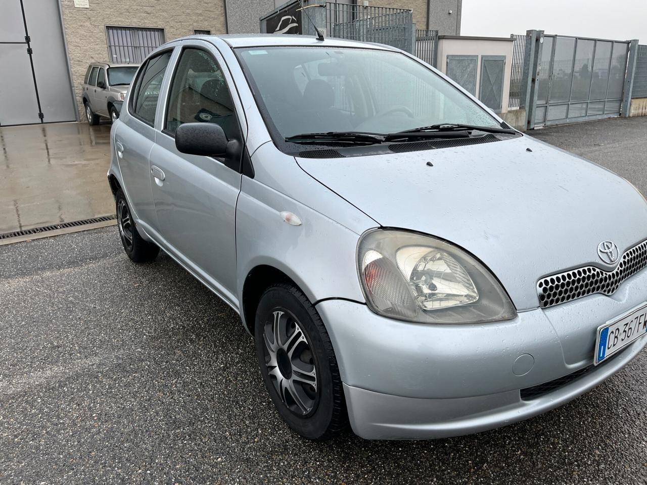 Toyota Yaris 1.0i 16V cat 5 porte Sol SOLI 147320 KM ORIGINALI ADATTA AI NEOPATENTATI