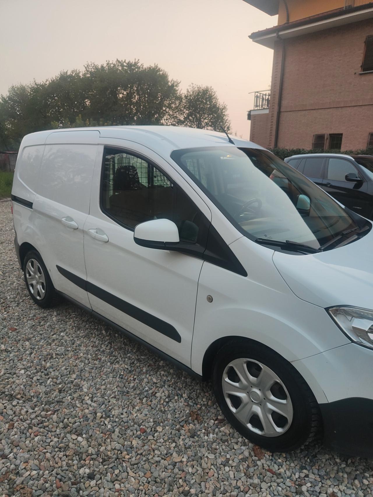 ford courier anno 2018 euro 6b unico proprietario