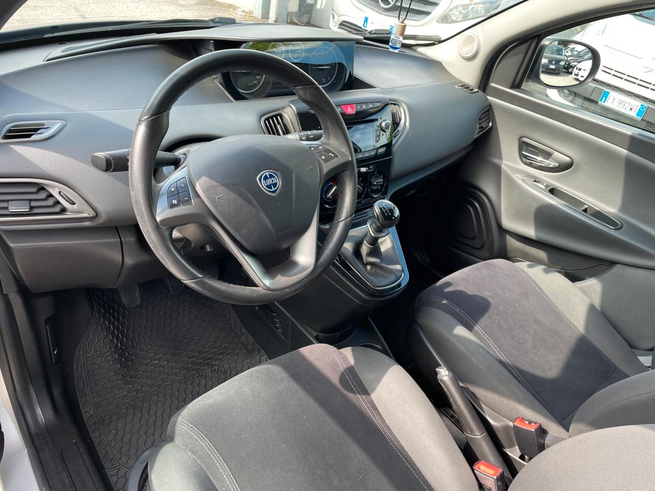 Lancia Ypsilon 1.2 69 CV 5 porte Platinum