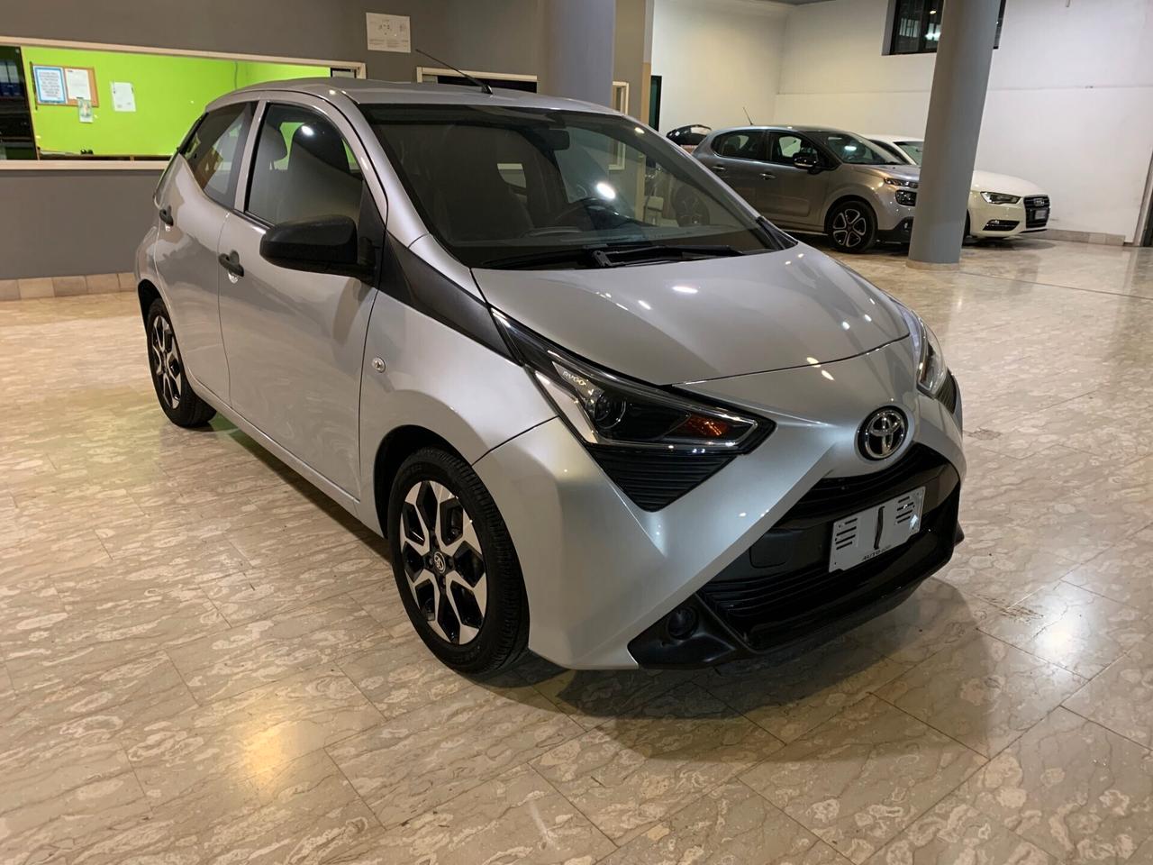 Toyota Aygo Connect 1.0 VVT-i 72 CV 5 porte x-cool