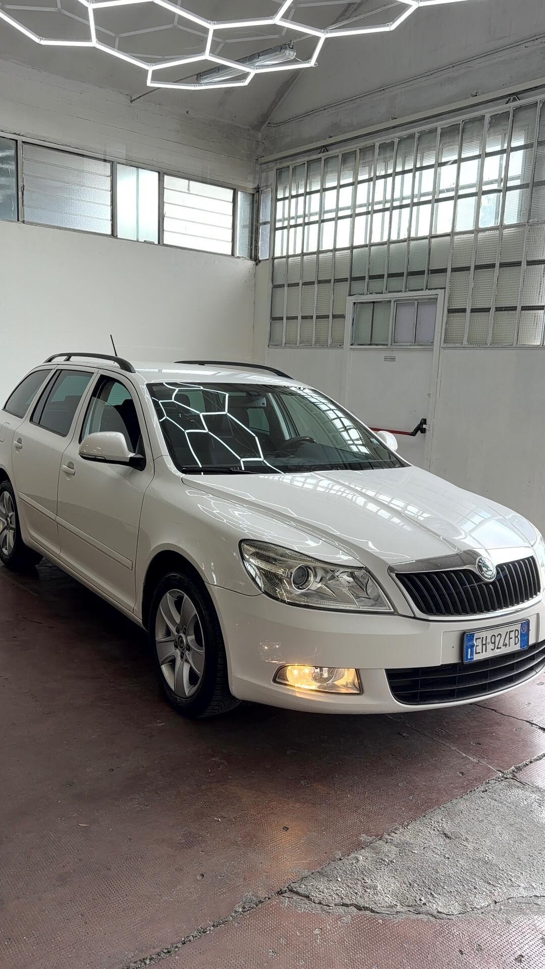 Skoda Octavia 1.6 TDI CR F.AP. Wagon Elegance