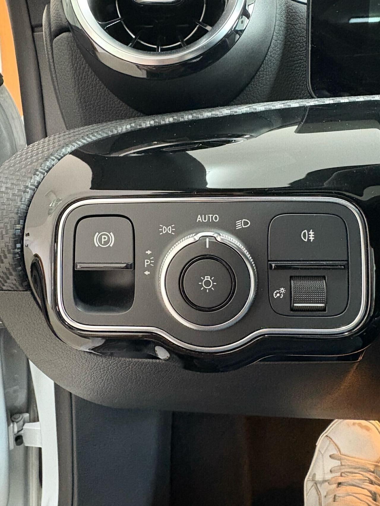 MERCEDES-BENZ CLA 180D SHOOTING BRAKE AUTO TETTO -