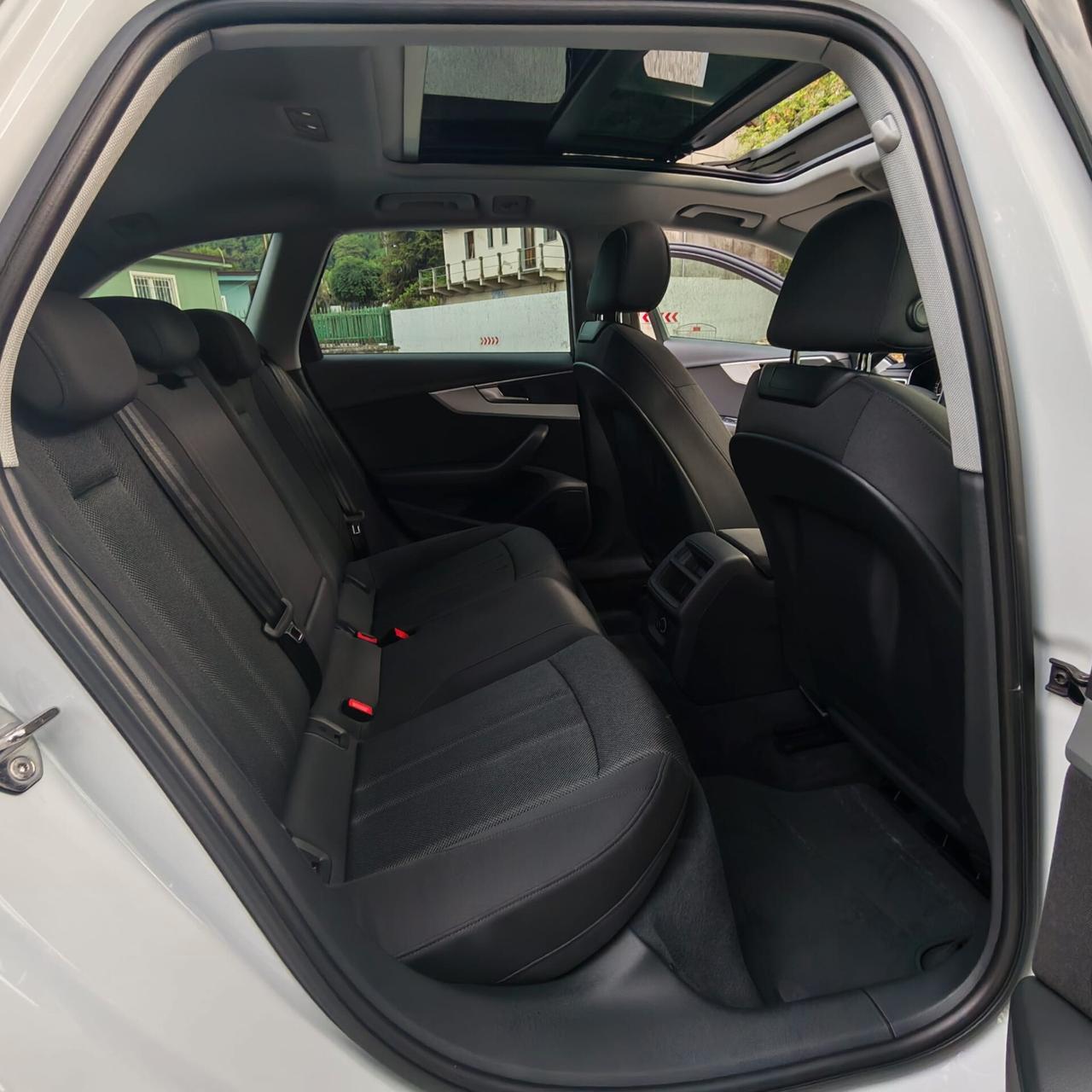 Audi A4 Avant 2.0 tdi ultra 150cv s-tronic TETTO PANORAMICO E APRIBILE