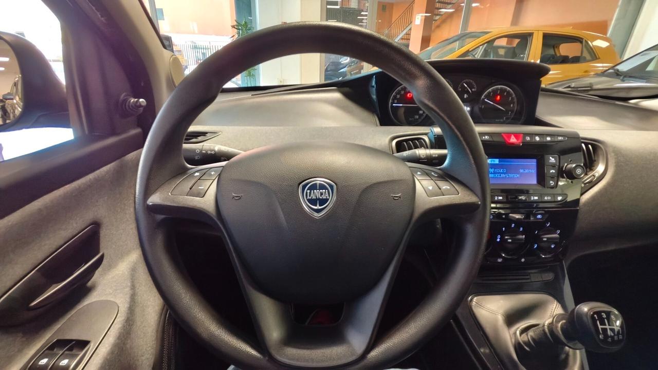 Lancia Ypsilon 1.0 FireFly 5 porte S&S Hybrid Ecochic Silver