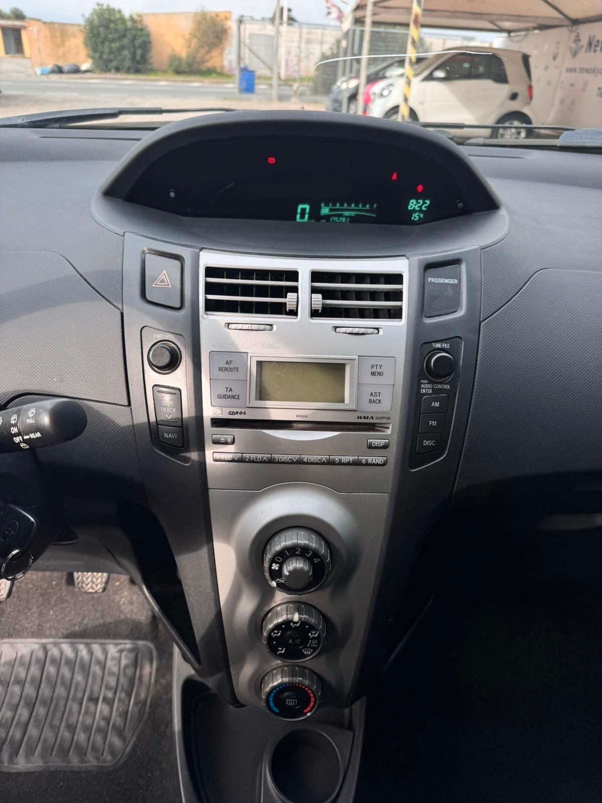 Toyota Yaris 1.0 5 porte Sol