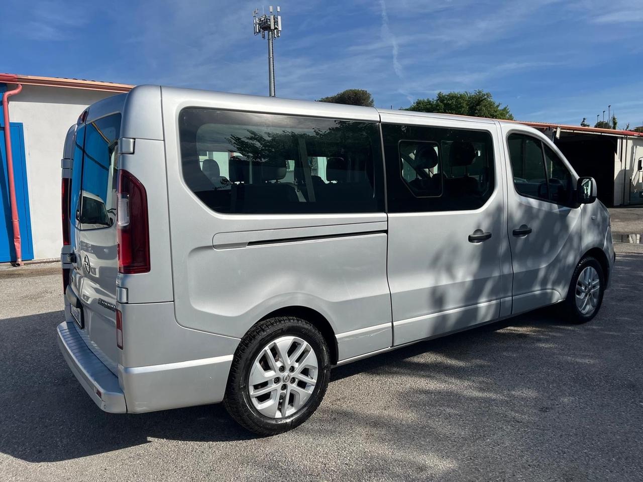 Opel vivaro combi/9 posti-1.6 bit.d-2015