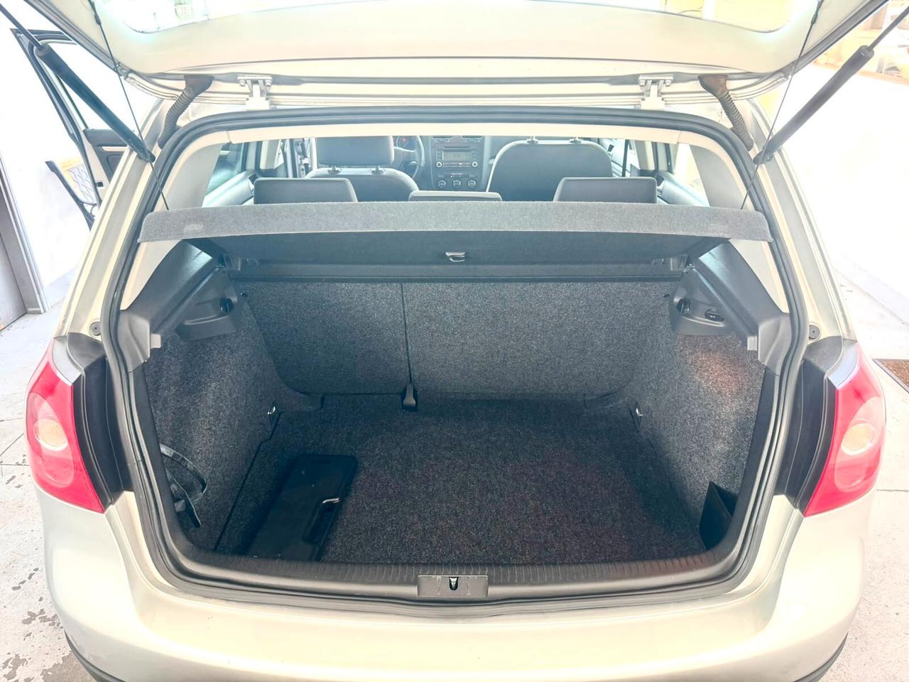 Volkswagen Golf 1.6 16V FSI 5p. Sportline