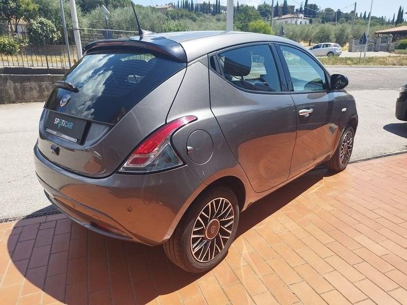 Lancia Ypsilon 1.0 FireFly 5 porte S&S Hybrid Platino