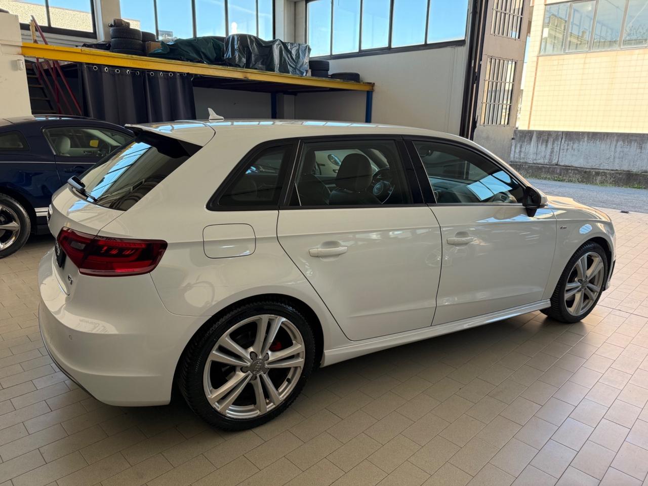 Audi A3 SPB 1.8 TFSI S tronic S-LINE