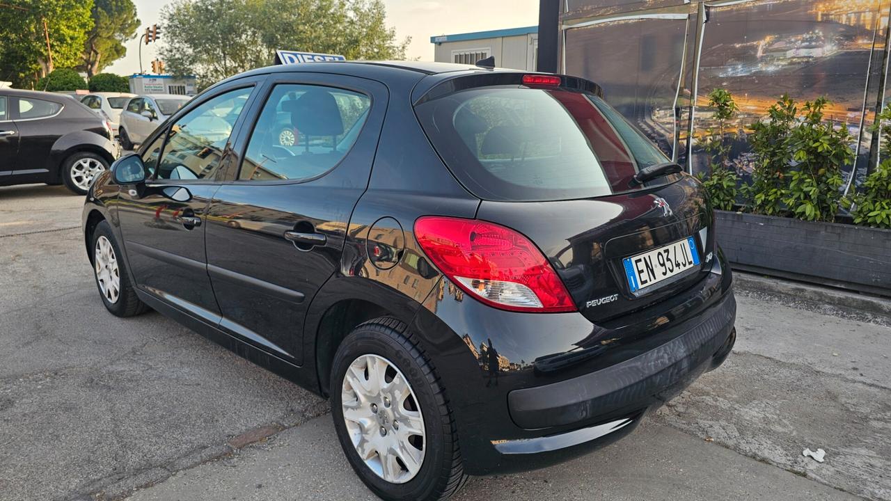 Peugeot 207 Plus 1.4 HDi 70CV 5 porte