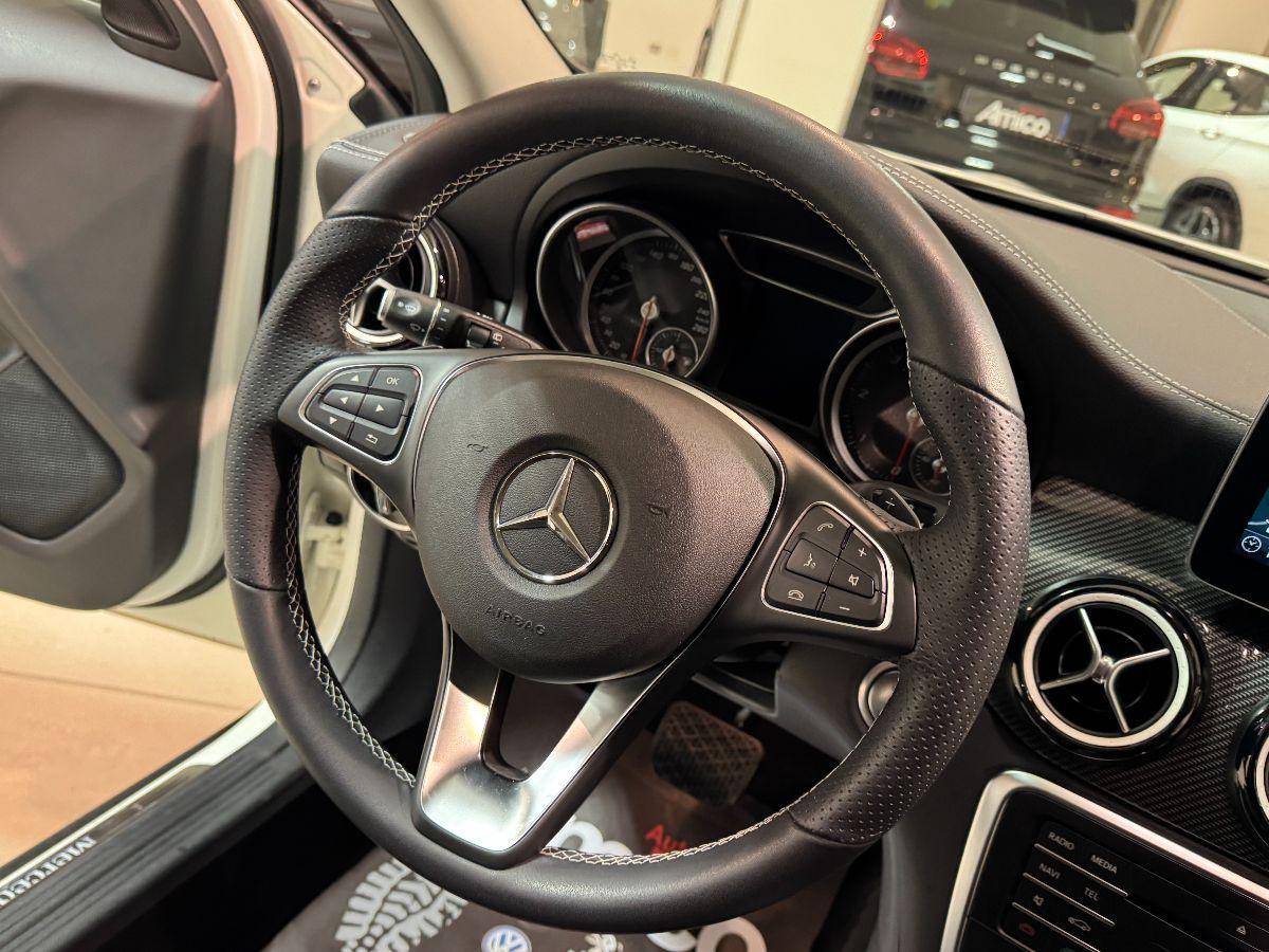 MERCEDES GLA 200 d Automatic Premium Edition Solo 67.000km Tetto