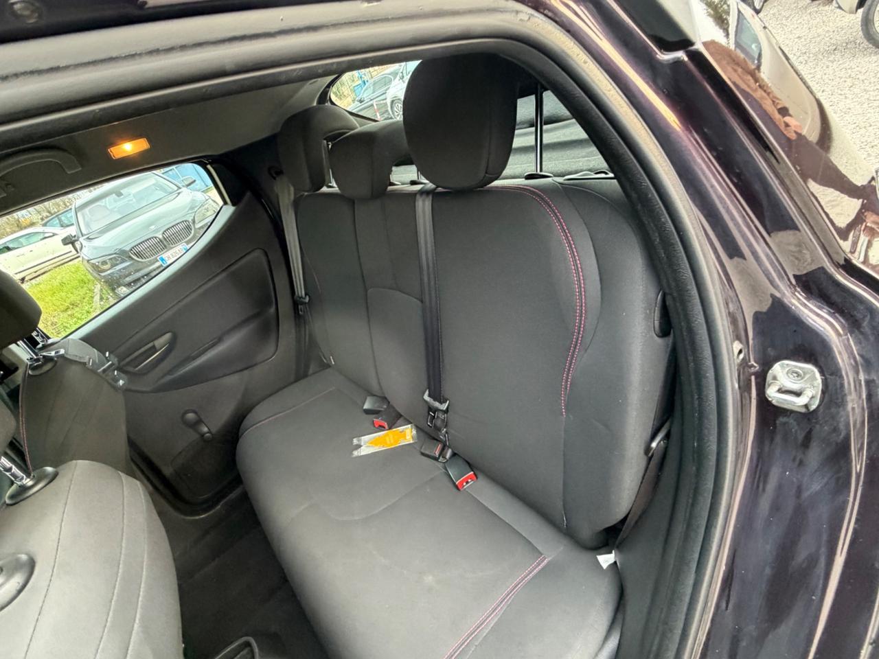 Lancia Ypsilon 1.2 69 CV Unyca