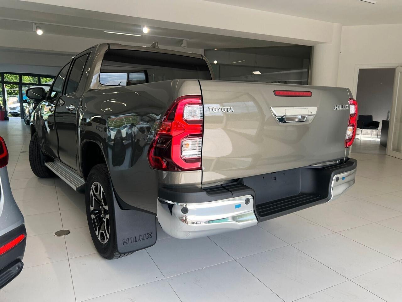 Toyota Hilux 2.8 D-4D A/T 4WD 48V 4 porte Double Cab Executive