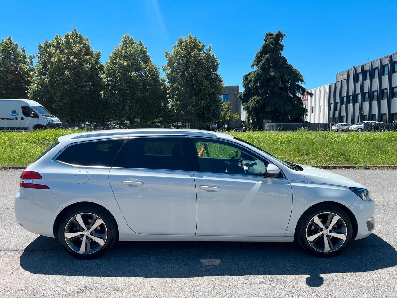 Peugeot 308 BlueHDi 120 S&S EAT6 SW Allure