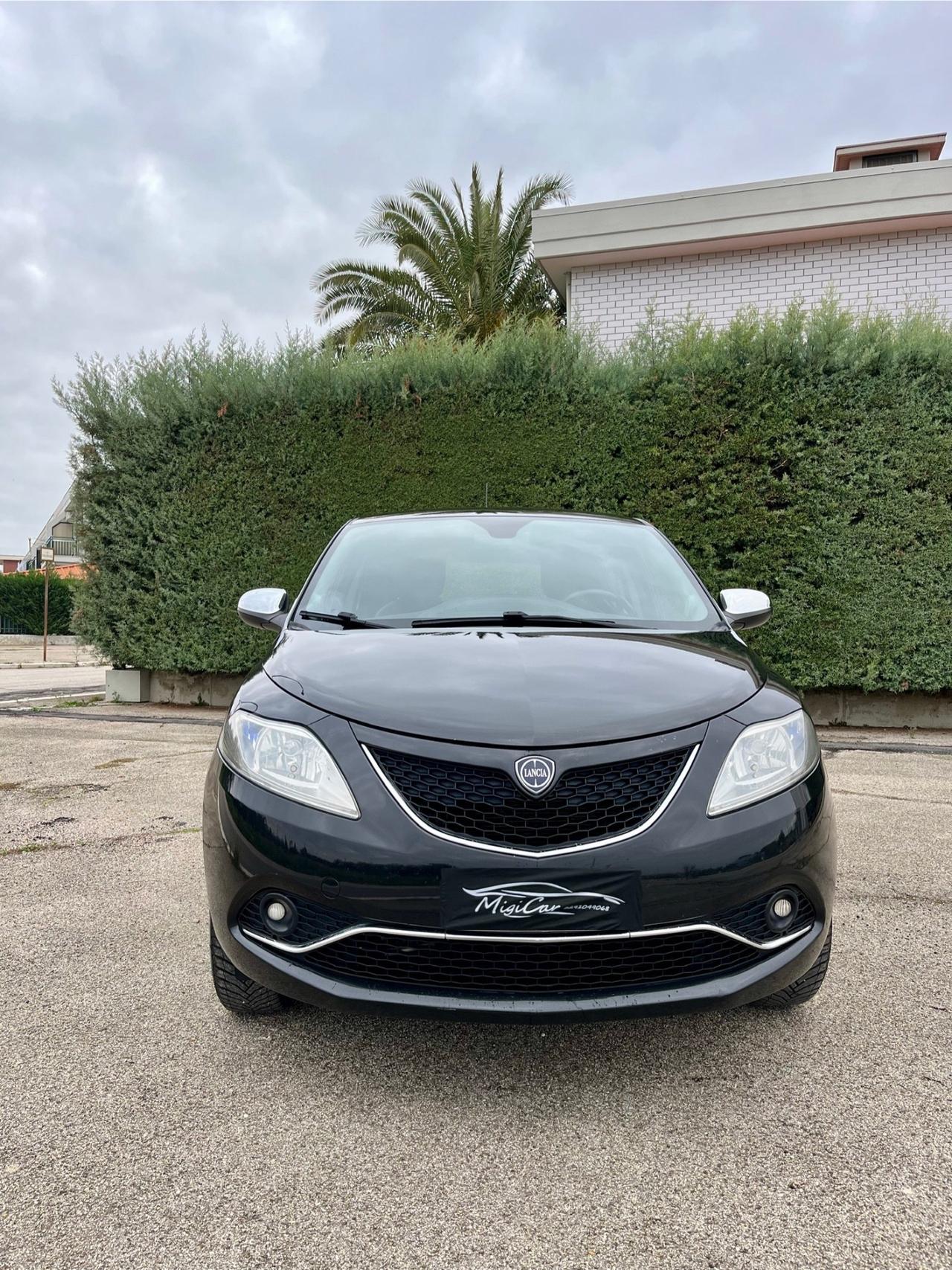 Lancia Ypsilon 0.9 TwinAir 85 CV 5 porte Metano Ecochic Platinum