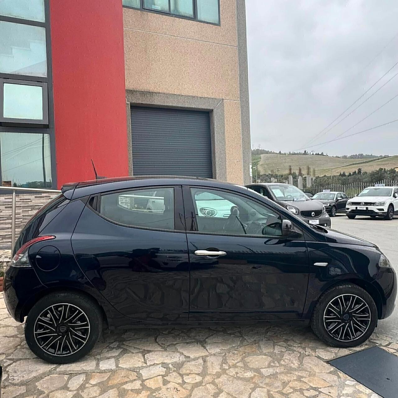 Lancia Ypsilon 1.0 FireFly 5 porte S&S Hybrid Ecochic Gold