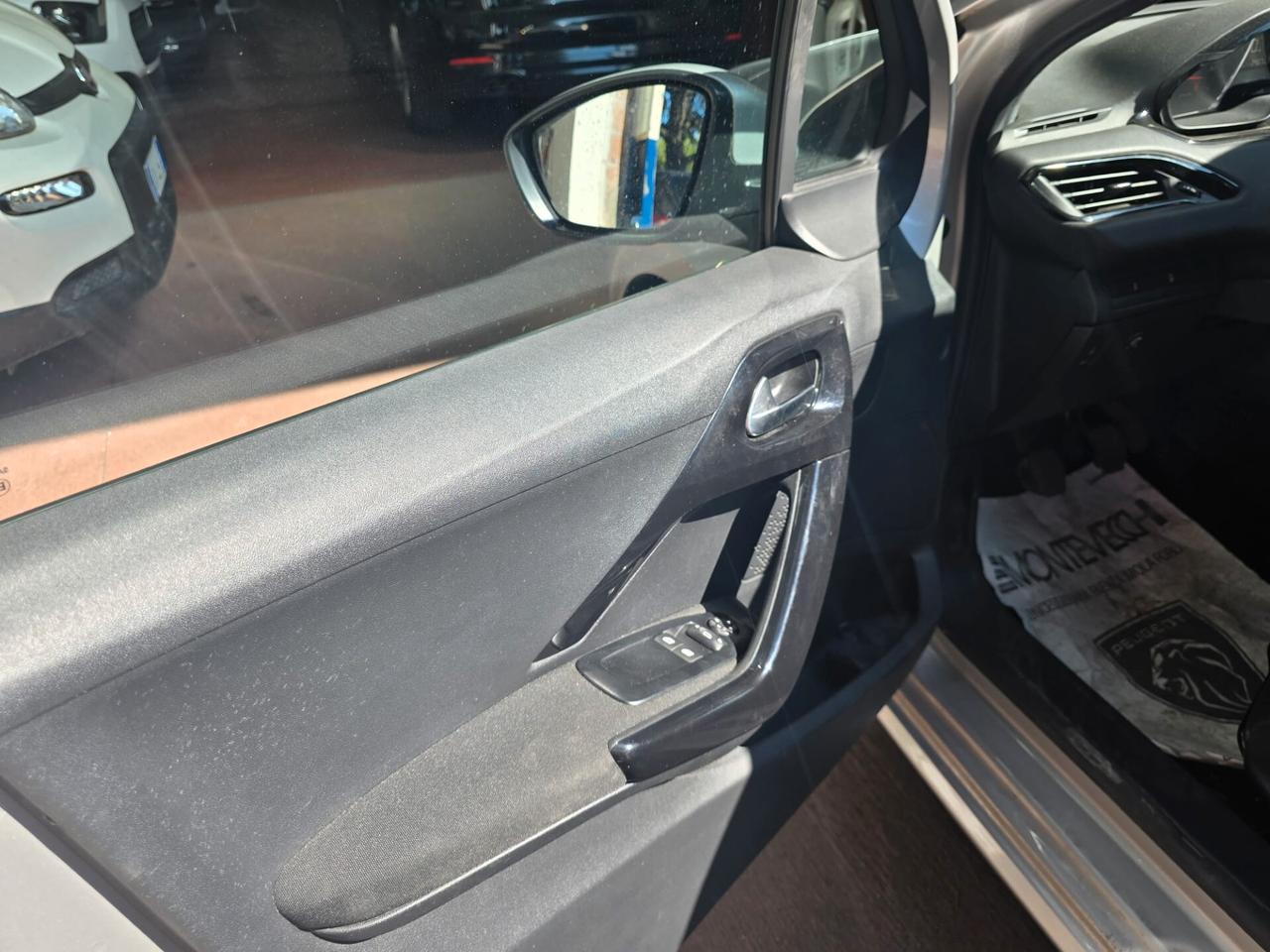 Peugeot 208 1.4 VTi 95 CV 5p. GPL Access 99,,00