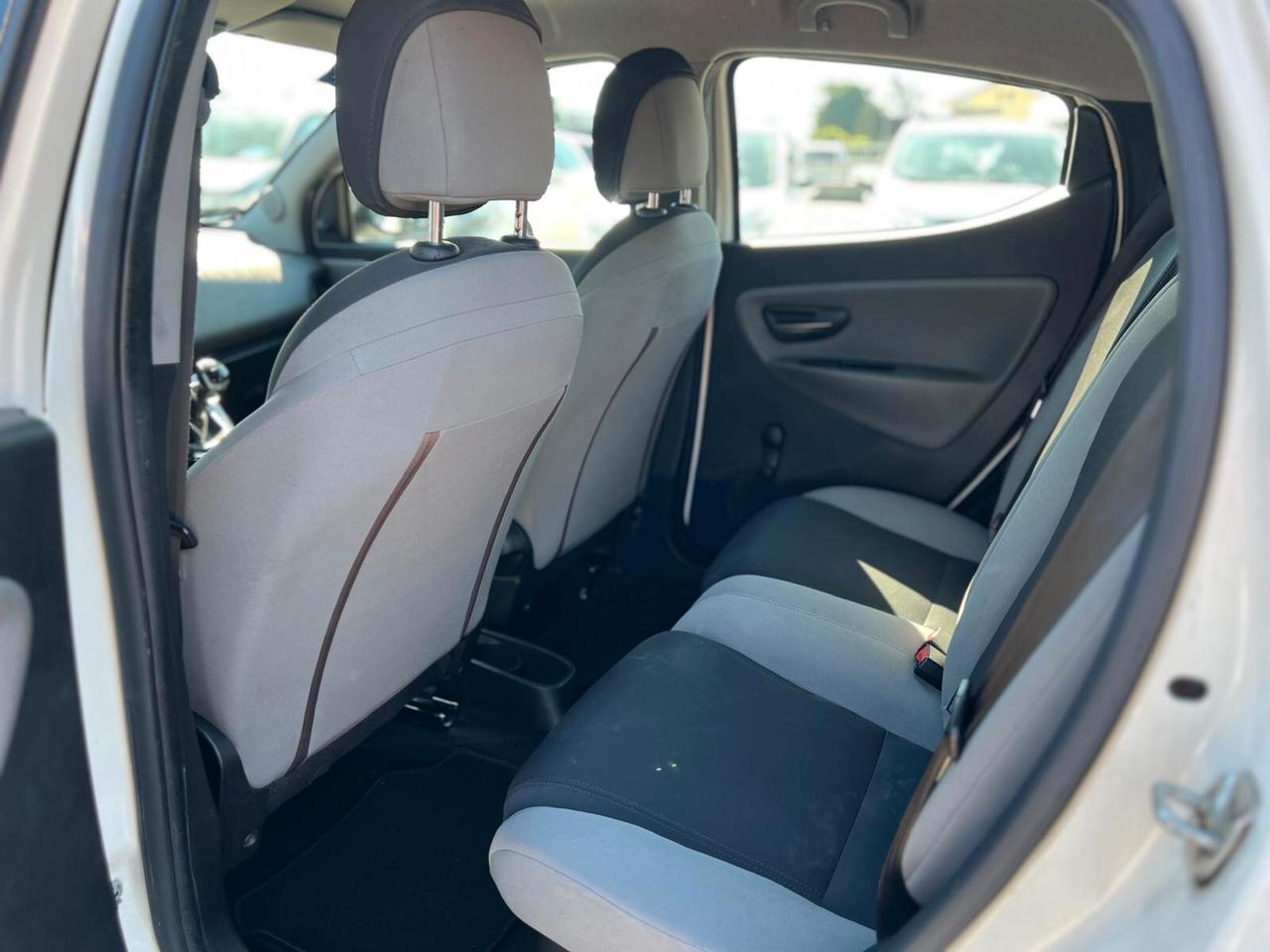 Lancia Ypsilon 1.2 69 CV 5 porte S&S Platinum