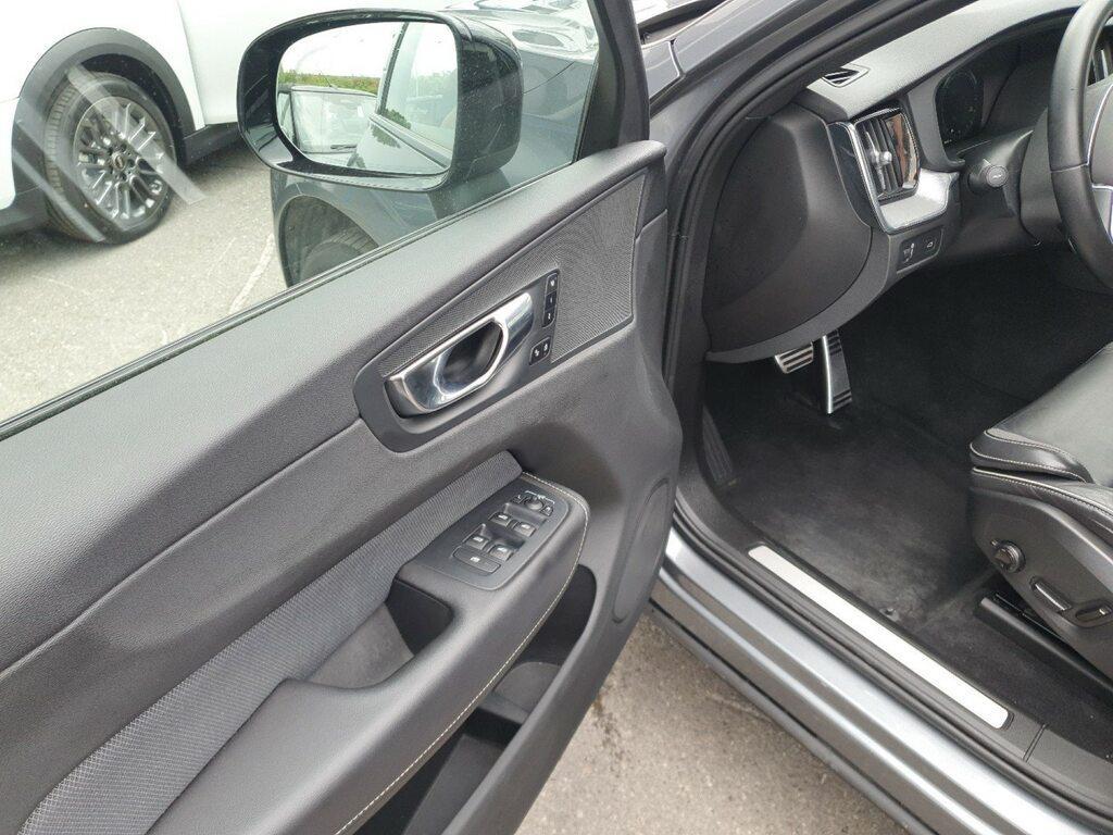 Volvo XC60 2.0 B4 R-Design AWD Geartronic