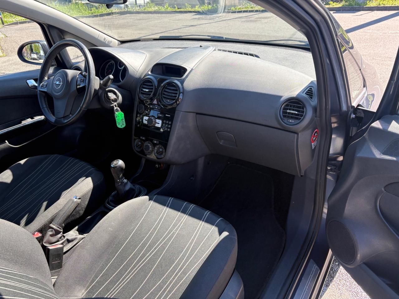 Opel Corsa 1.2 3 porte b-color