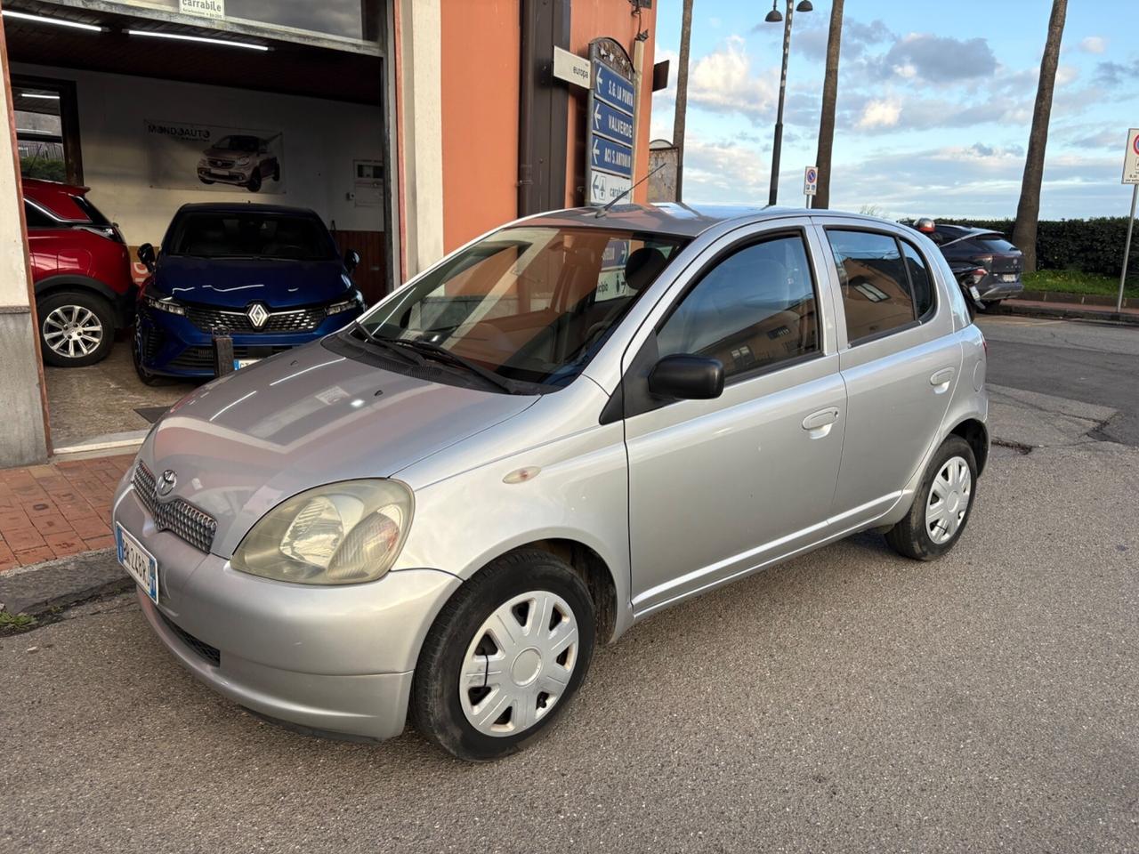 Toyota Yaris 1.0i 16V cat 5 porte Sol