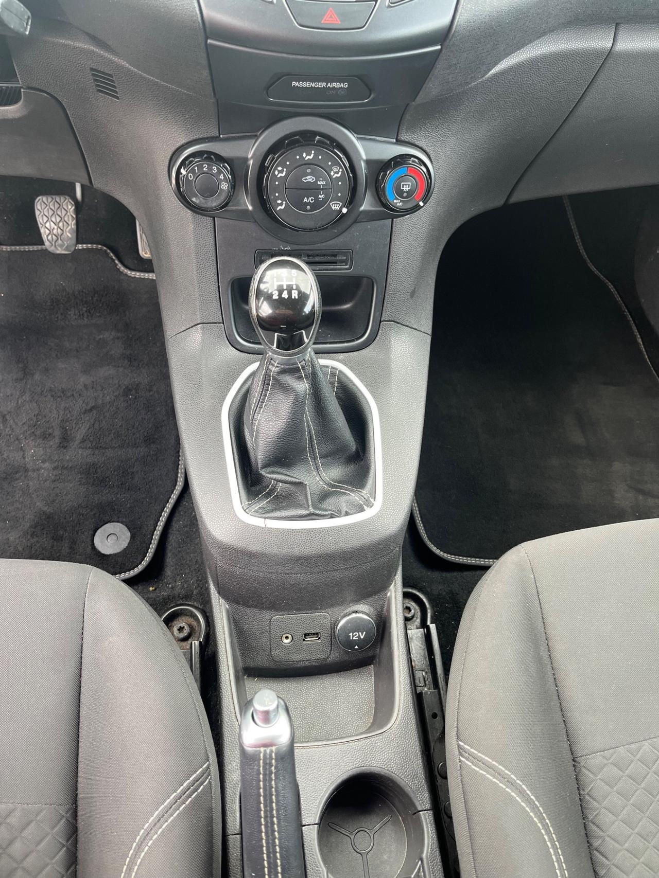 Ford Fiesta 1.5 TDCi 75CV Black & White Edition