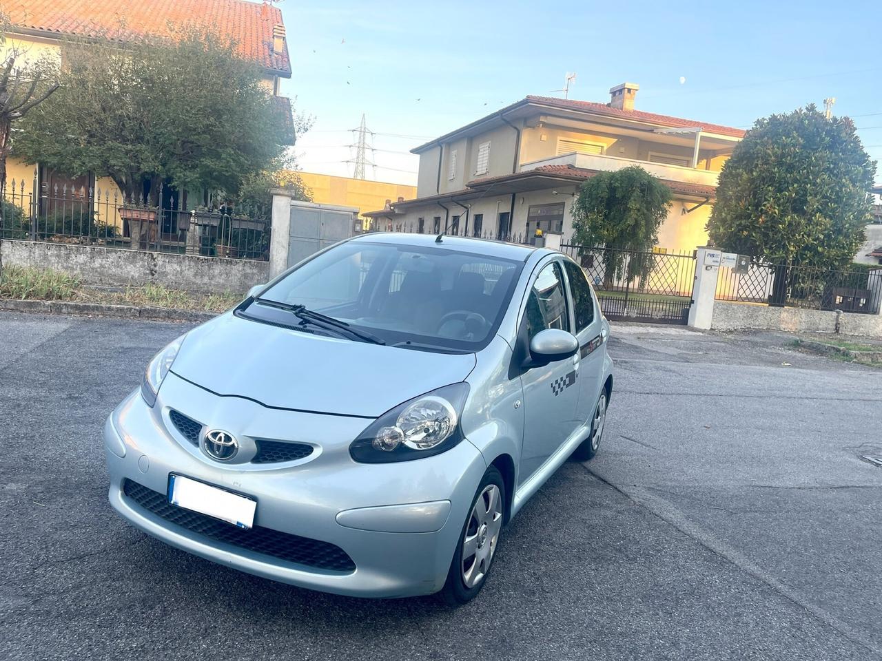 Toyota Aygo 1.0 12V VVT-i 5 porte Benzina per Neopatentati