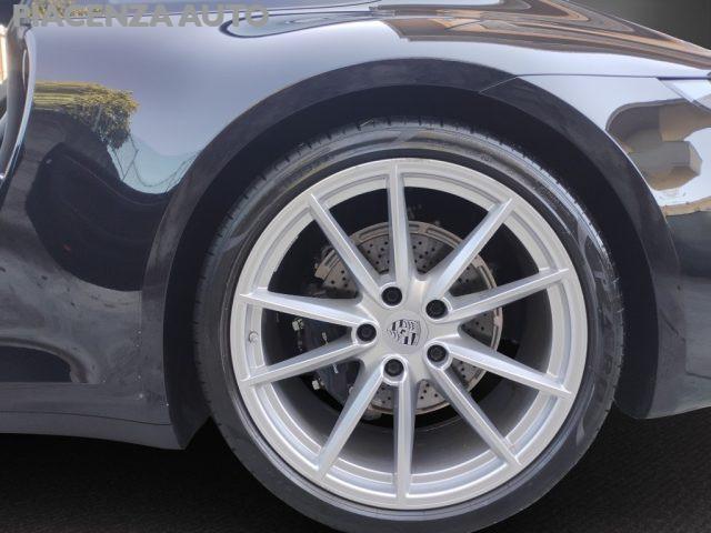 PORSCHE 992 Carrera