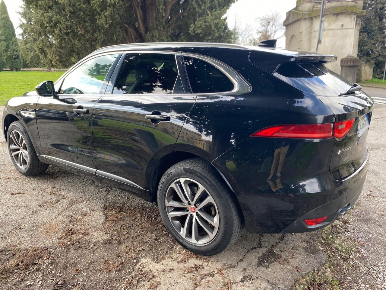 Jaguar F-Pace 2.0 D 180 CV AWD aut. R-Sport TETTO APRIBILE