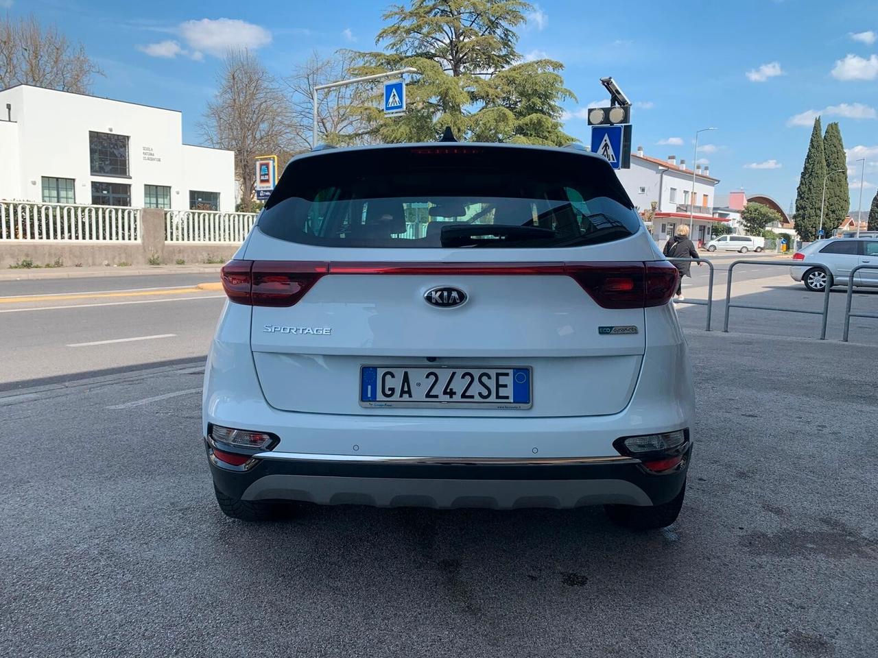 Kia Sportage 1.6 CRDI Mild Hybrid TETTO Unicop.