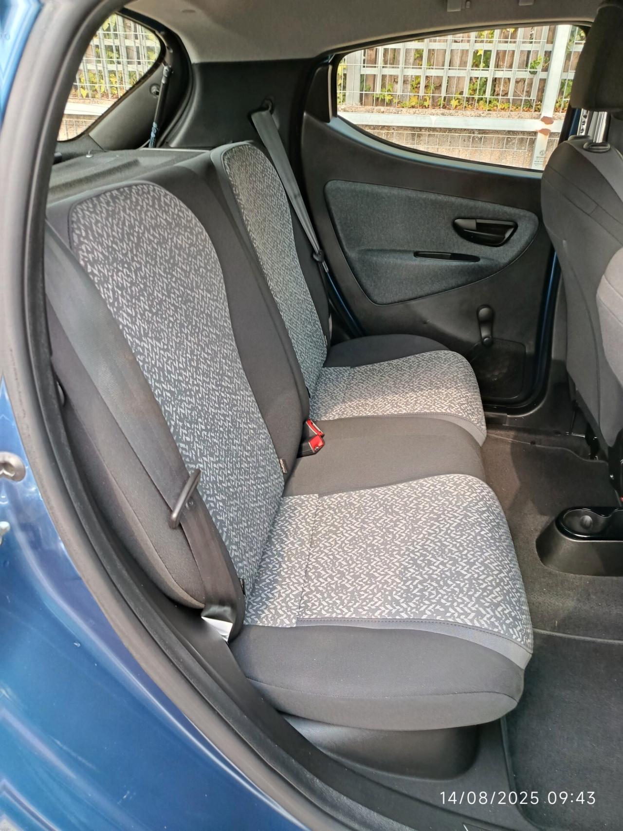 Lancia Ypsilon 1.0 FireFly 5 porte S&S Hybrid Ecochic Silver