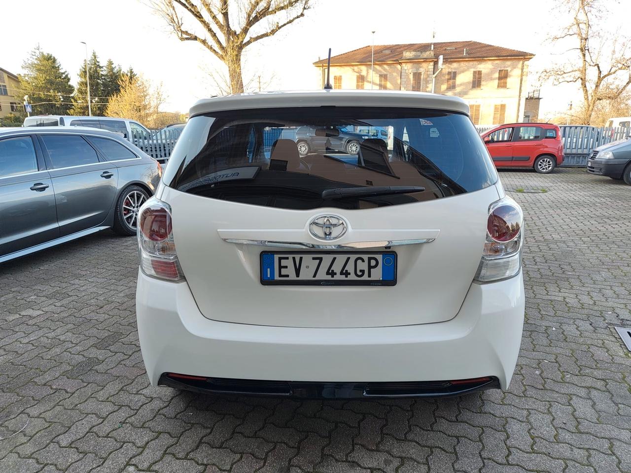 Toyota Verso 1.6 D-4D 7 posti *TETTO PANORAMA*